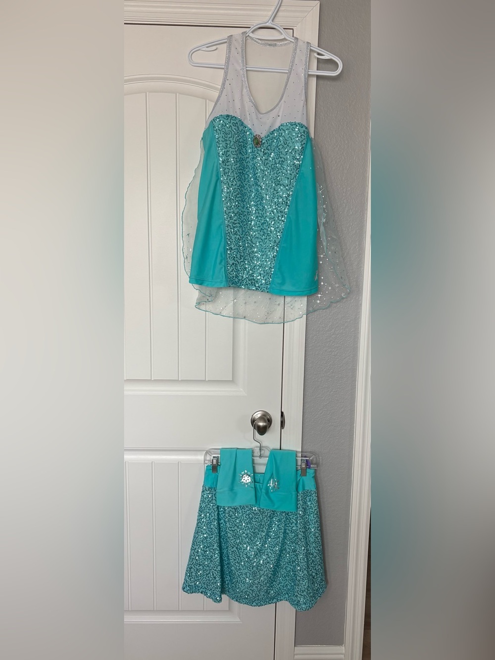 Custom Elsa Run Disney Set - Top with attached Cape, Skort, Gloves Size Large